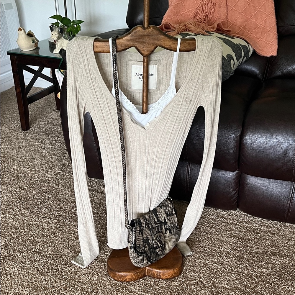 Abercrombie & Fitch outfit & Coach purse